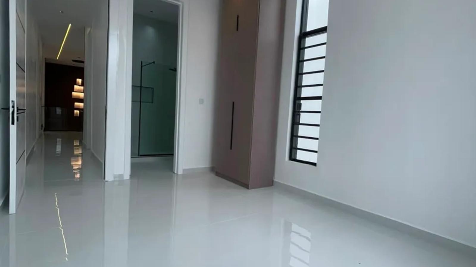 5 Bedroom Fully Detached Duplex