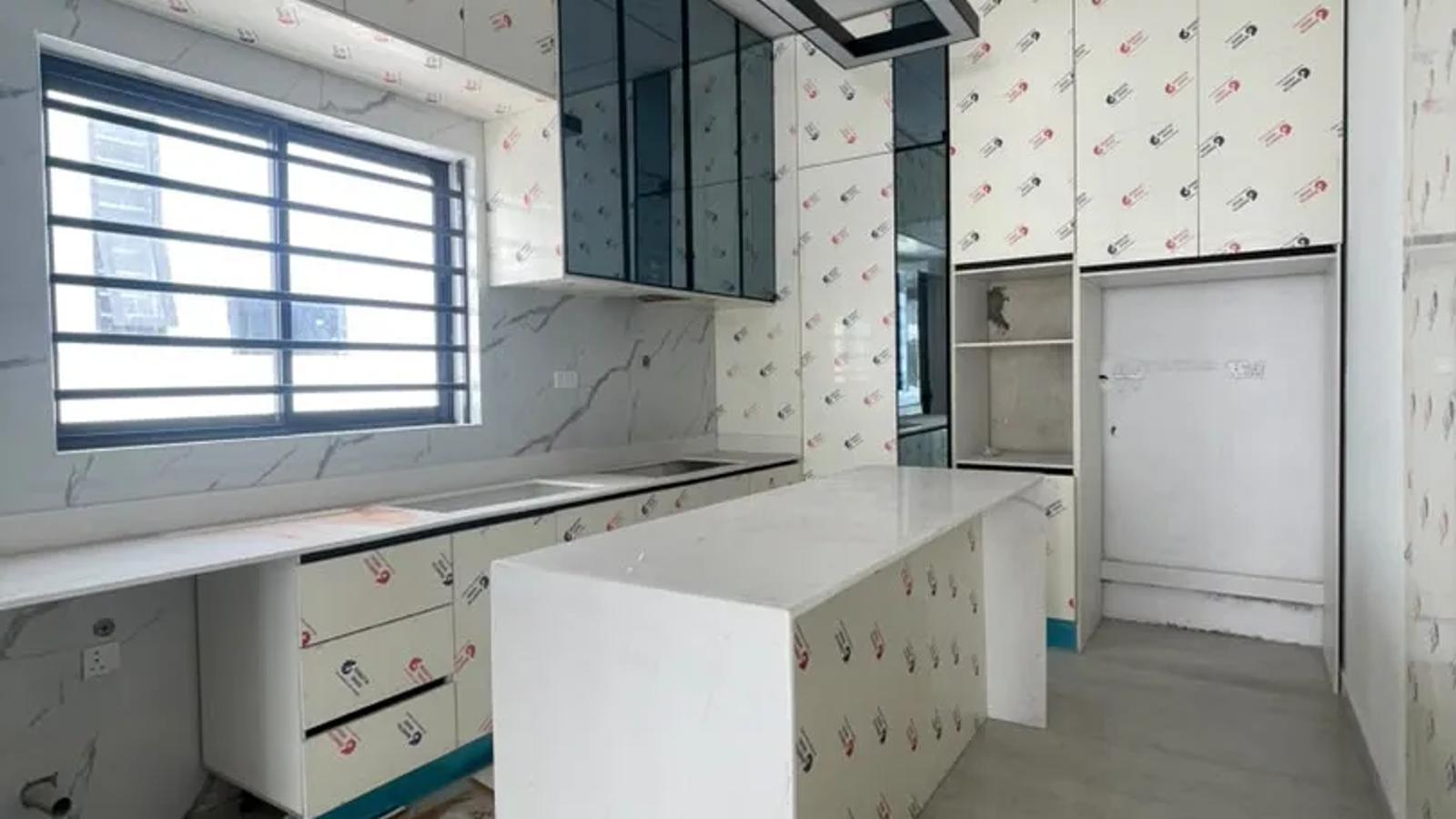 4 BEDROOM FULLY-DETACHED DUPLEX WITH BQ