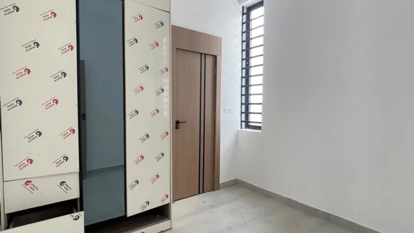 4 BEDROOM FULLY-DETACHED DUPLEX WITH BQ