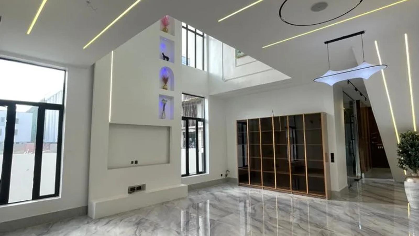 5 Bedroom Semi Detached Duplex