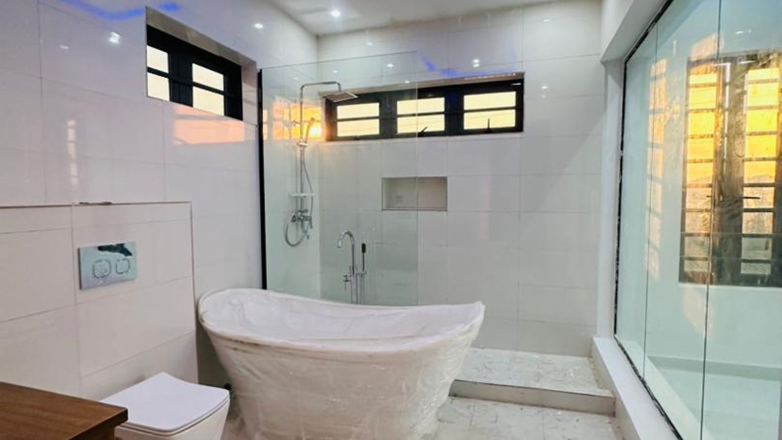 5 Bedroom Fully Detached Duplex