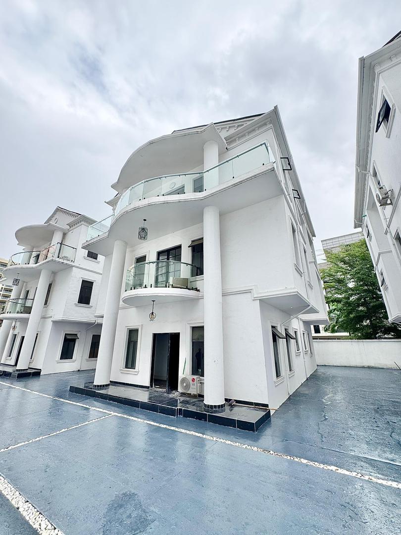 4 Bedroom Fully Detached Duplex  