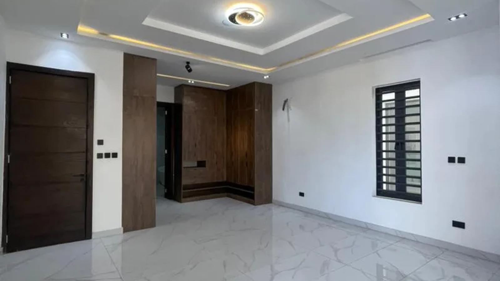 5 Bedroom Fully Detached Duplex