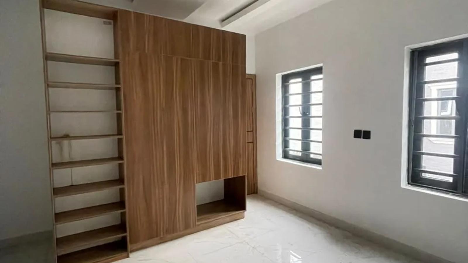 5 Bedroom Semi Detached Duplex