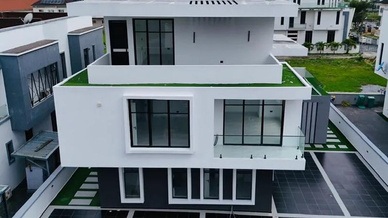 5 Bedroom Fully Detached Duplex
