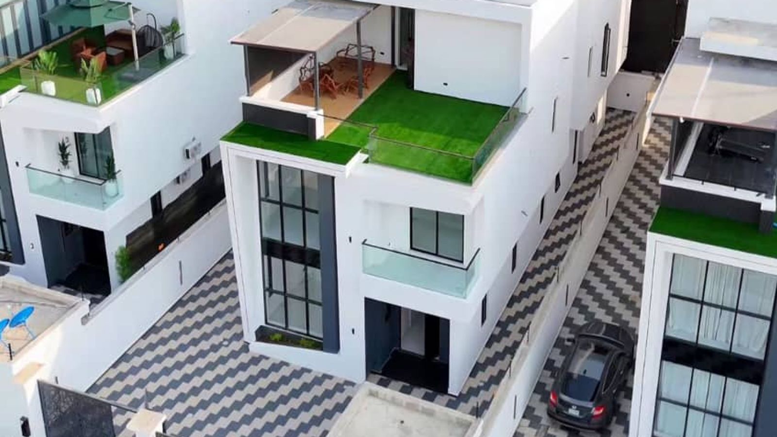 5 Bedroom Fully Detached Duplex