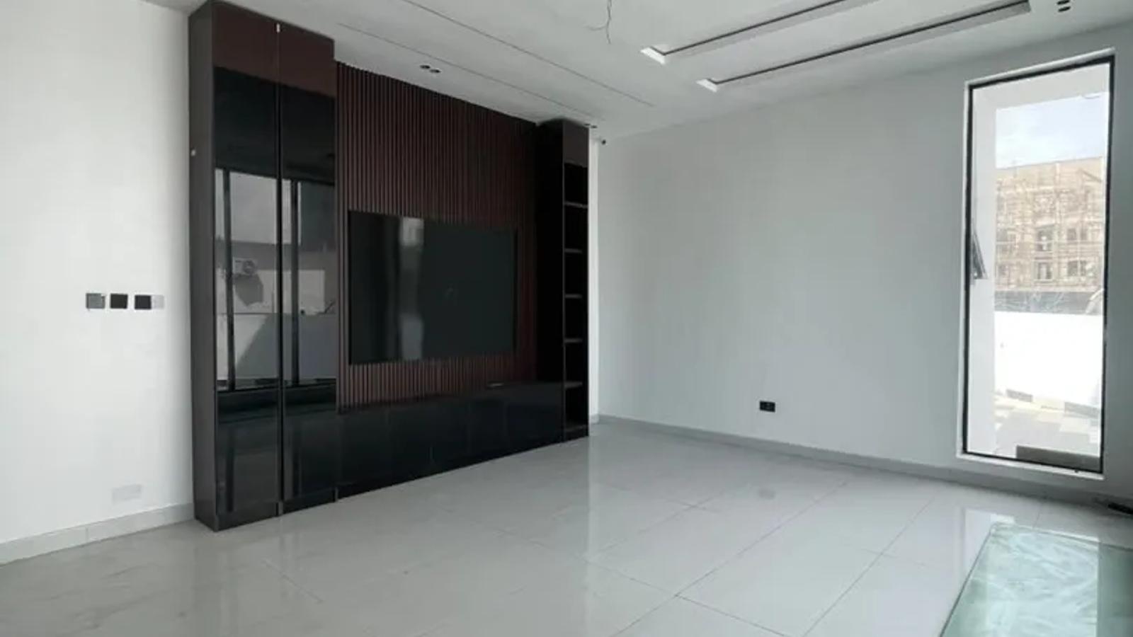 4 BEDROOM FULLY-DETACHED DUPLEX WITH BQ
