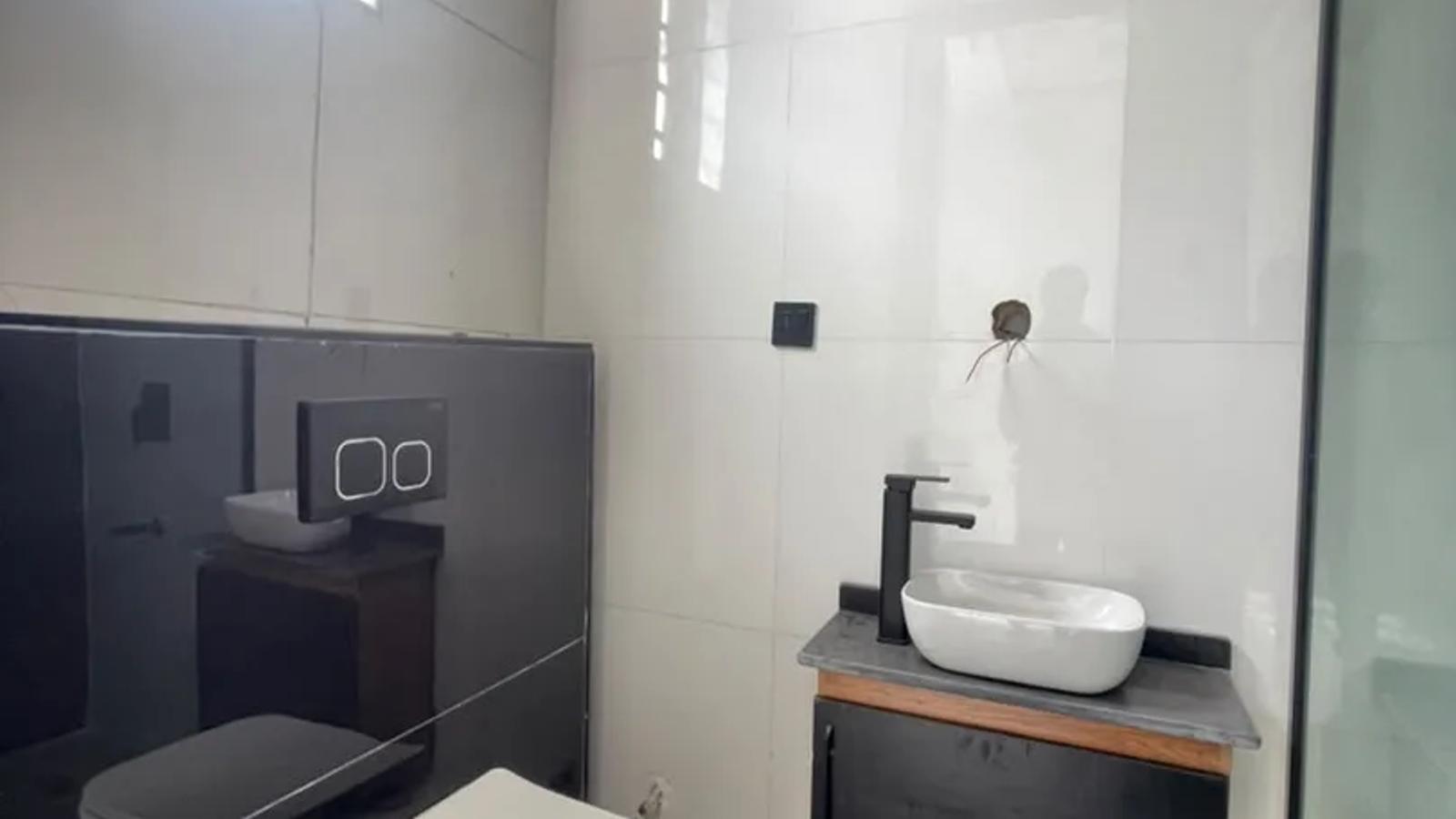 4 BEDROOM FULLY-DETACHED DUPLEX WITH BQ