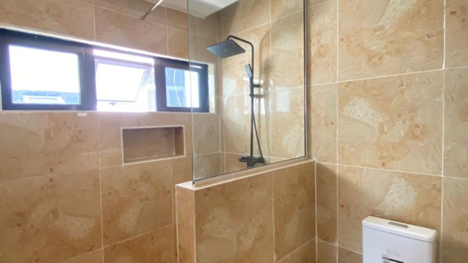 6 Bedroom Fully Detached Duplex