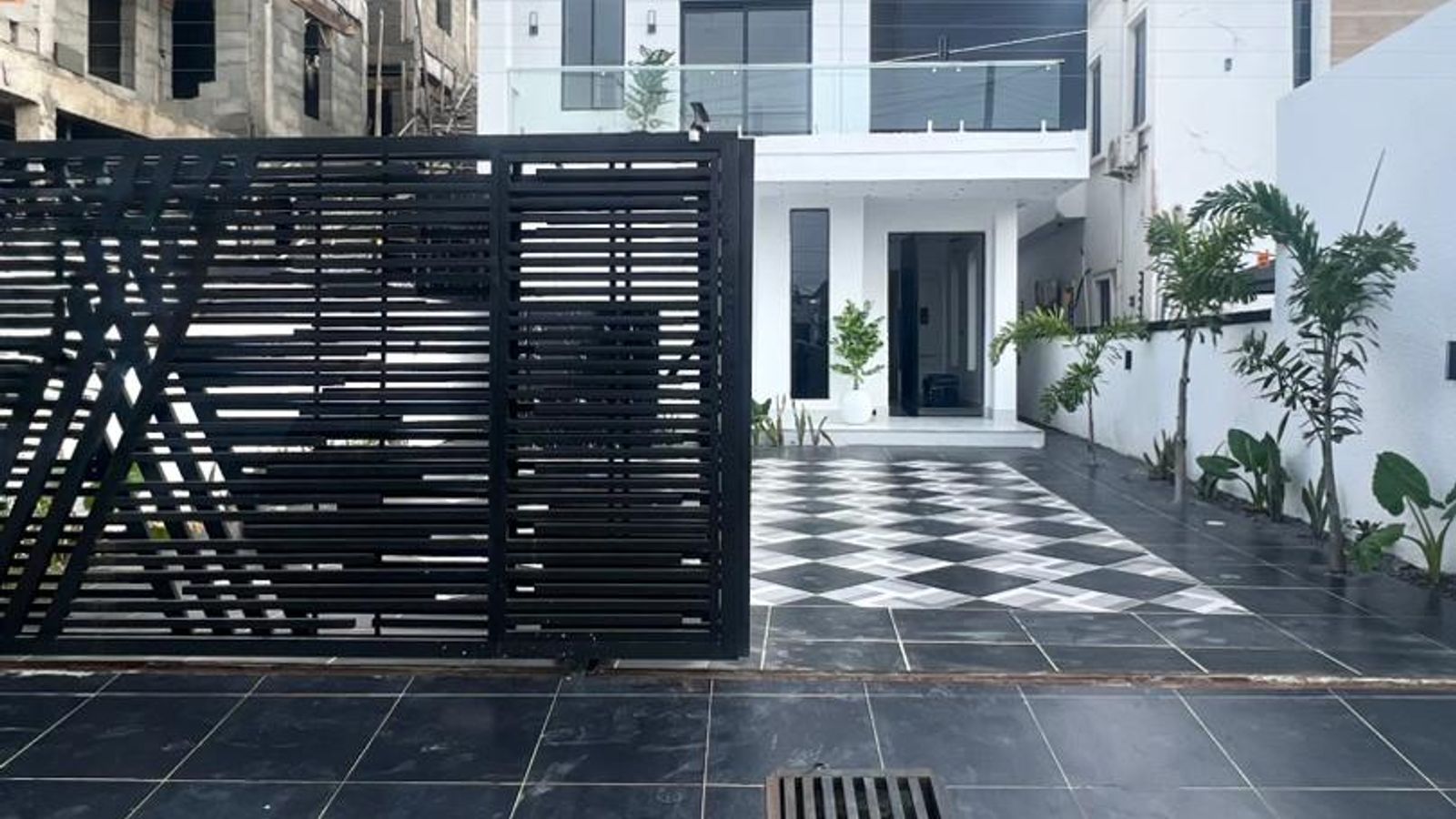 5 Bedroom Fully Detached Duplex