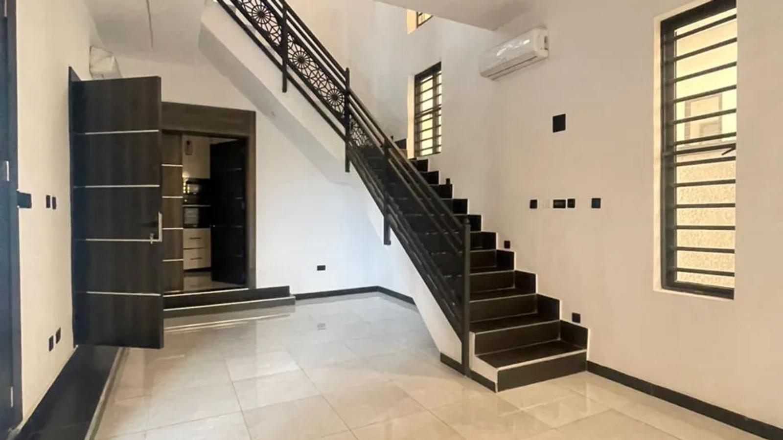 6 Bedroom Fully Detached Duplex