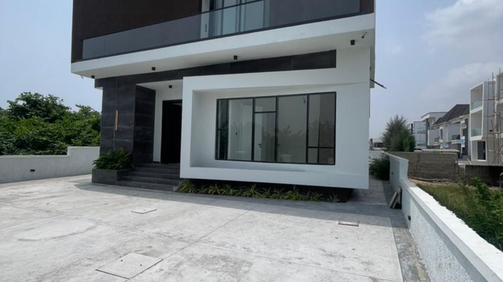 5 Bedroom Fully Detached Duplex