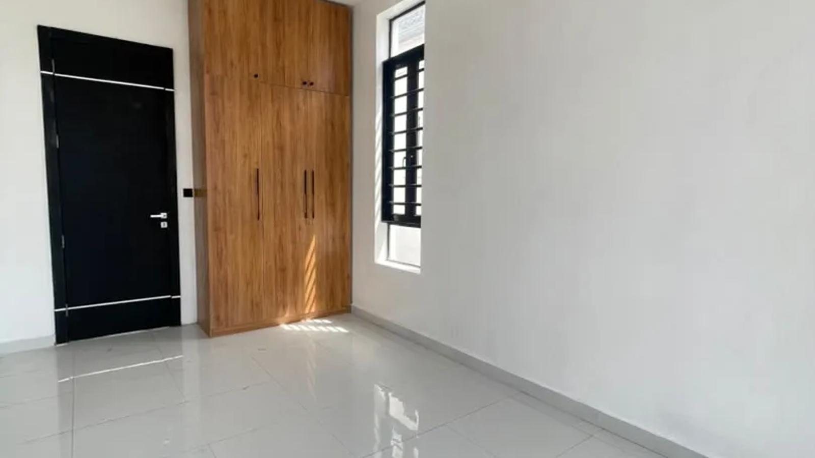4 BEDROOM FULLY-DETACHED DUPLEX WITH BQ