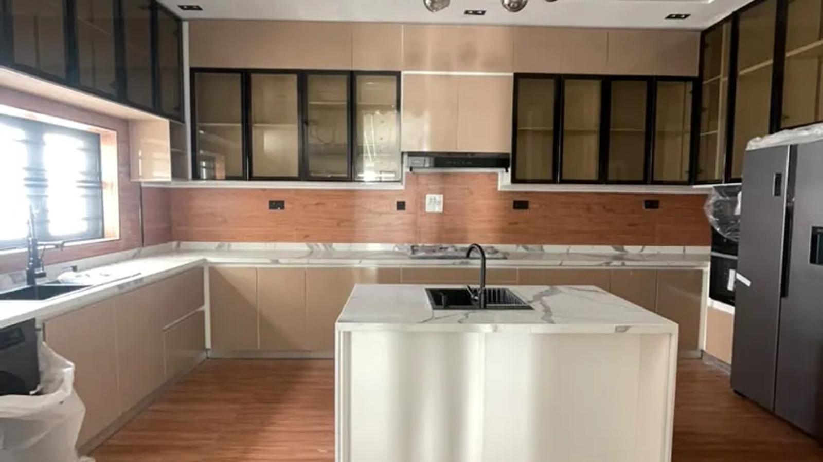5 BEDROOM FULLY DETACHED DUPLEX WITH BQ