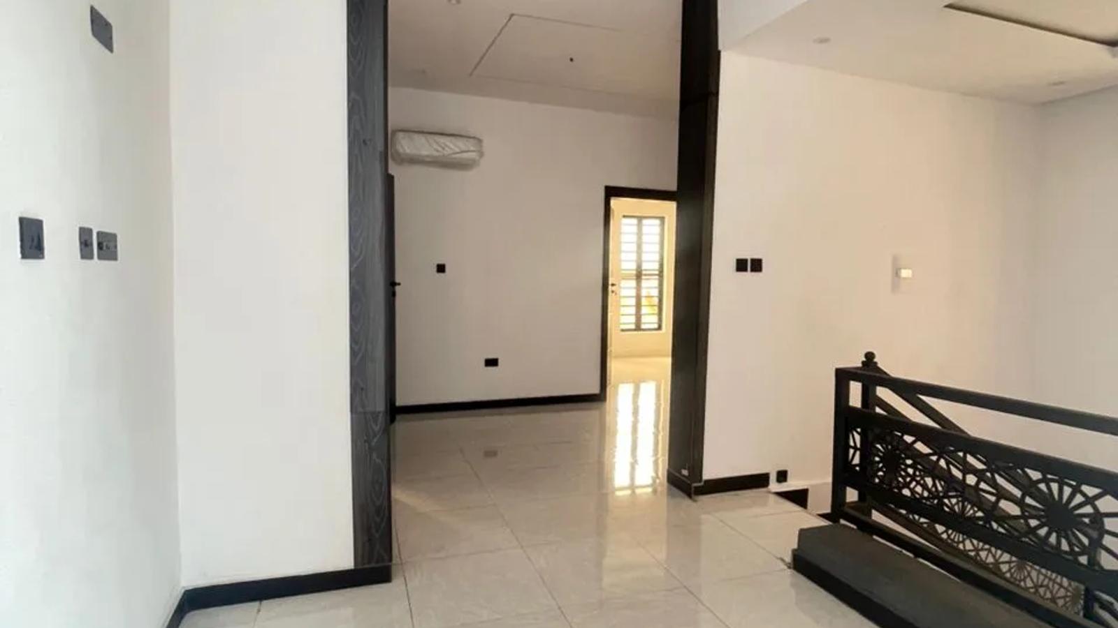 6 Bedroom Fully Detached Duplex