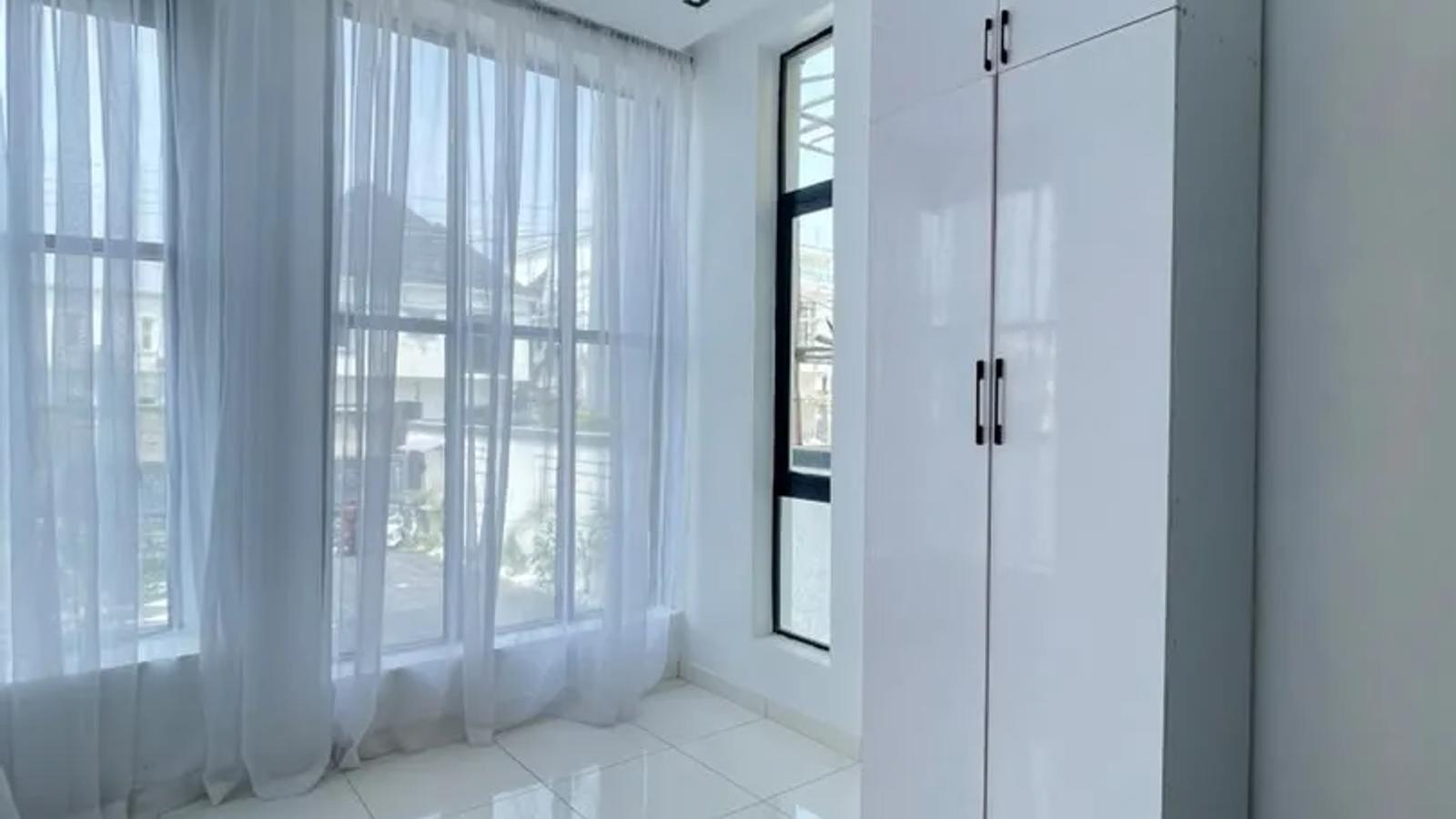 5 BEDROOM FULLY DETACHED DUPLEX WITH BQ