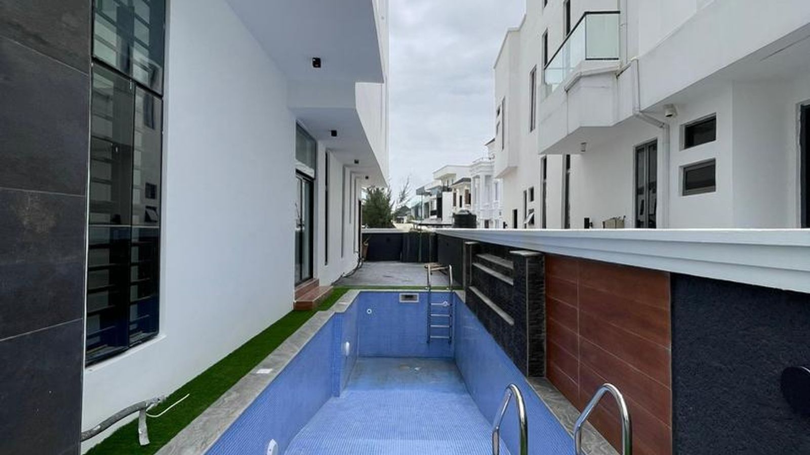 5 Bedroom