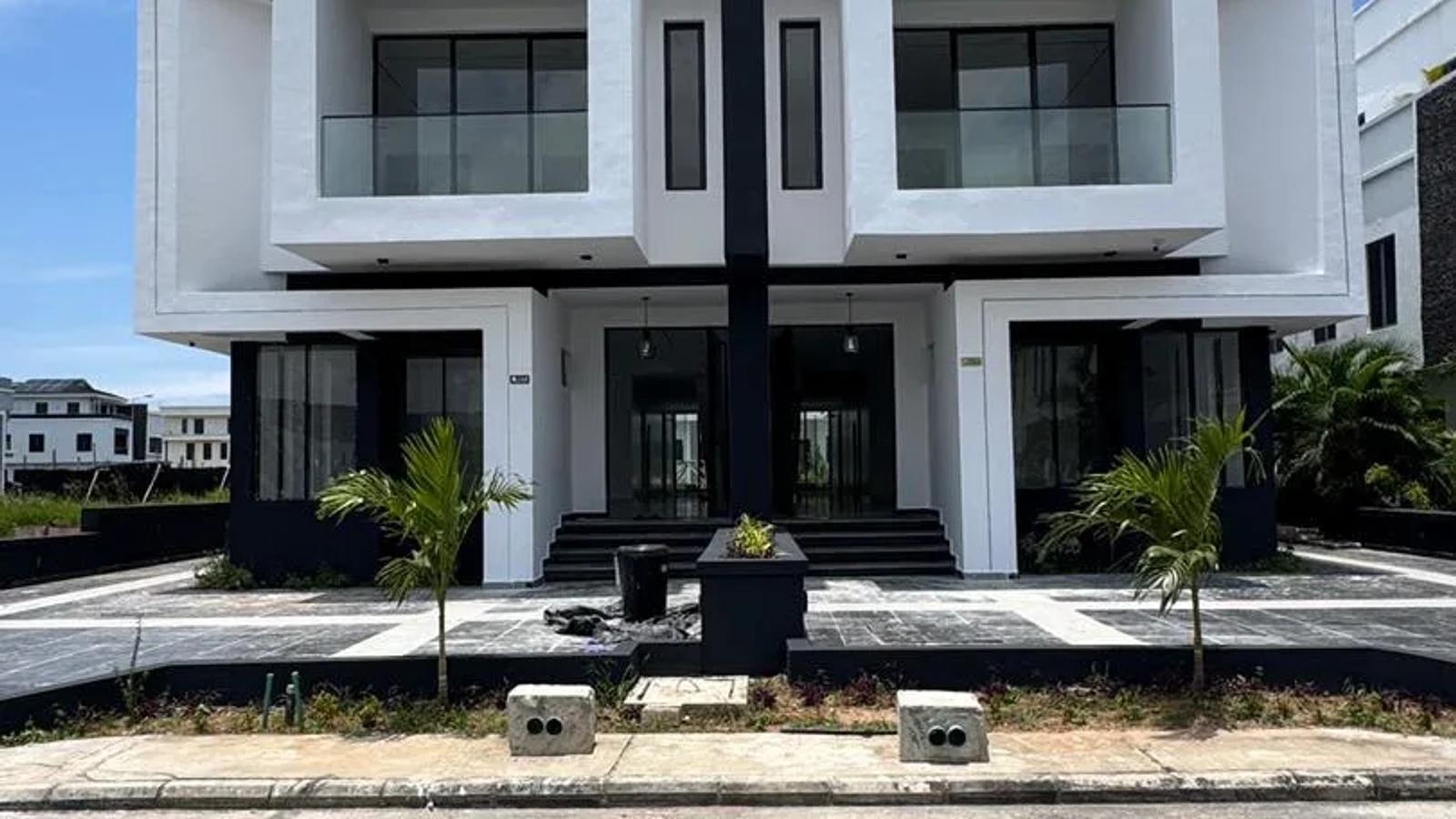 5 Bedroom Fully Detached Duplex