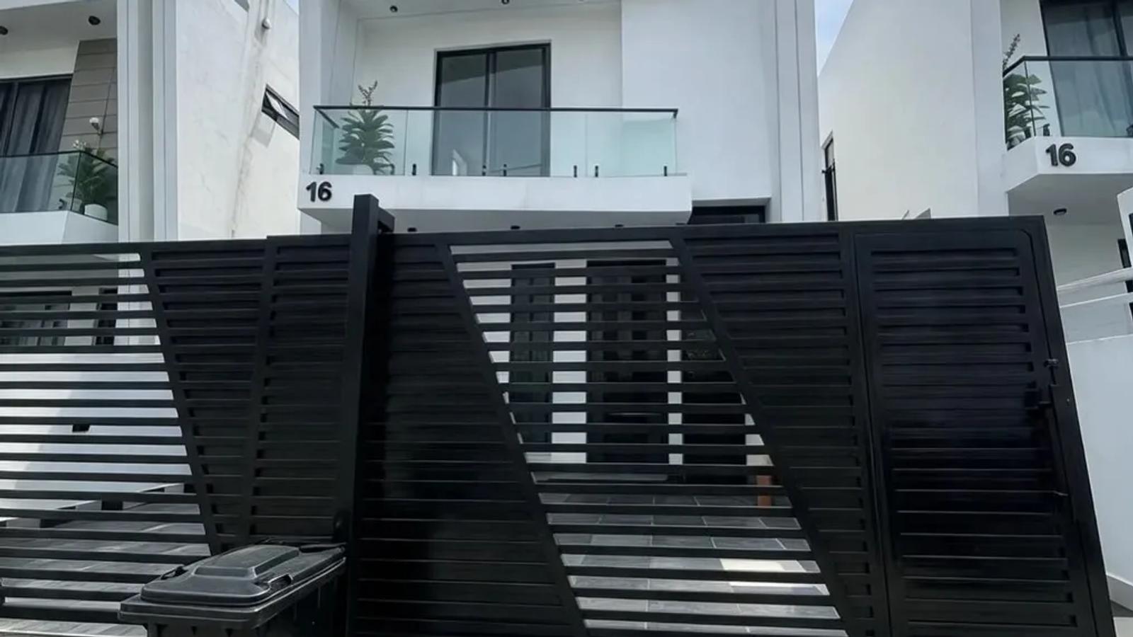 4 BEDROOM FULLY-DETACHED DUPLEX WITH BQ