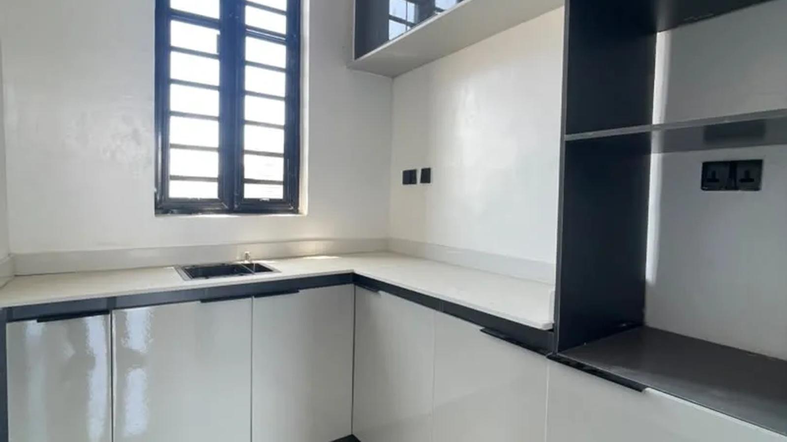 5 Bedroom Fully Detached Duplex