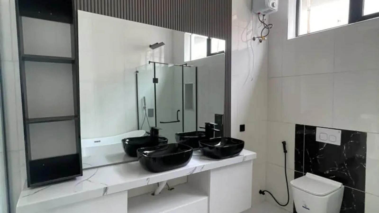 5 Bedroom Fully Detached Duplex