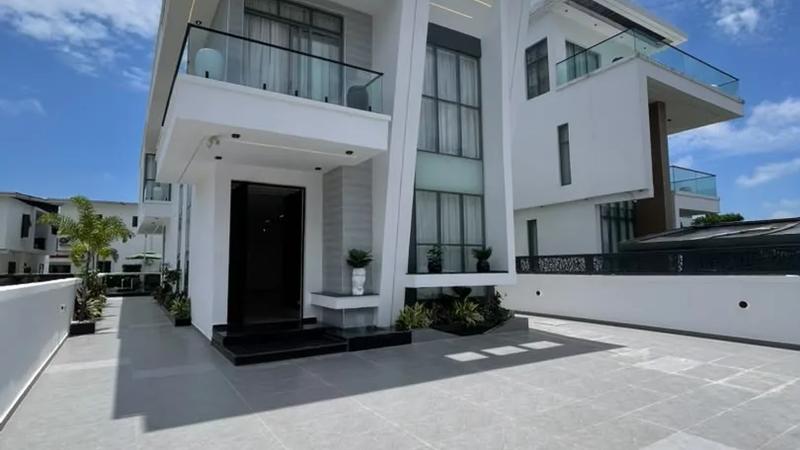 5 Bedroom Fully Detached Duplex