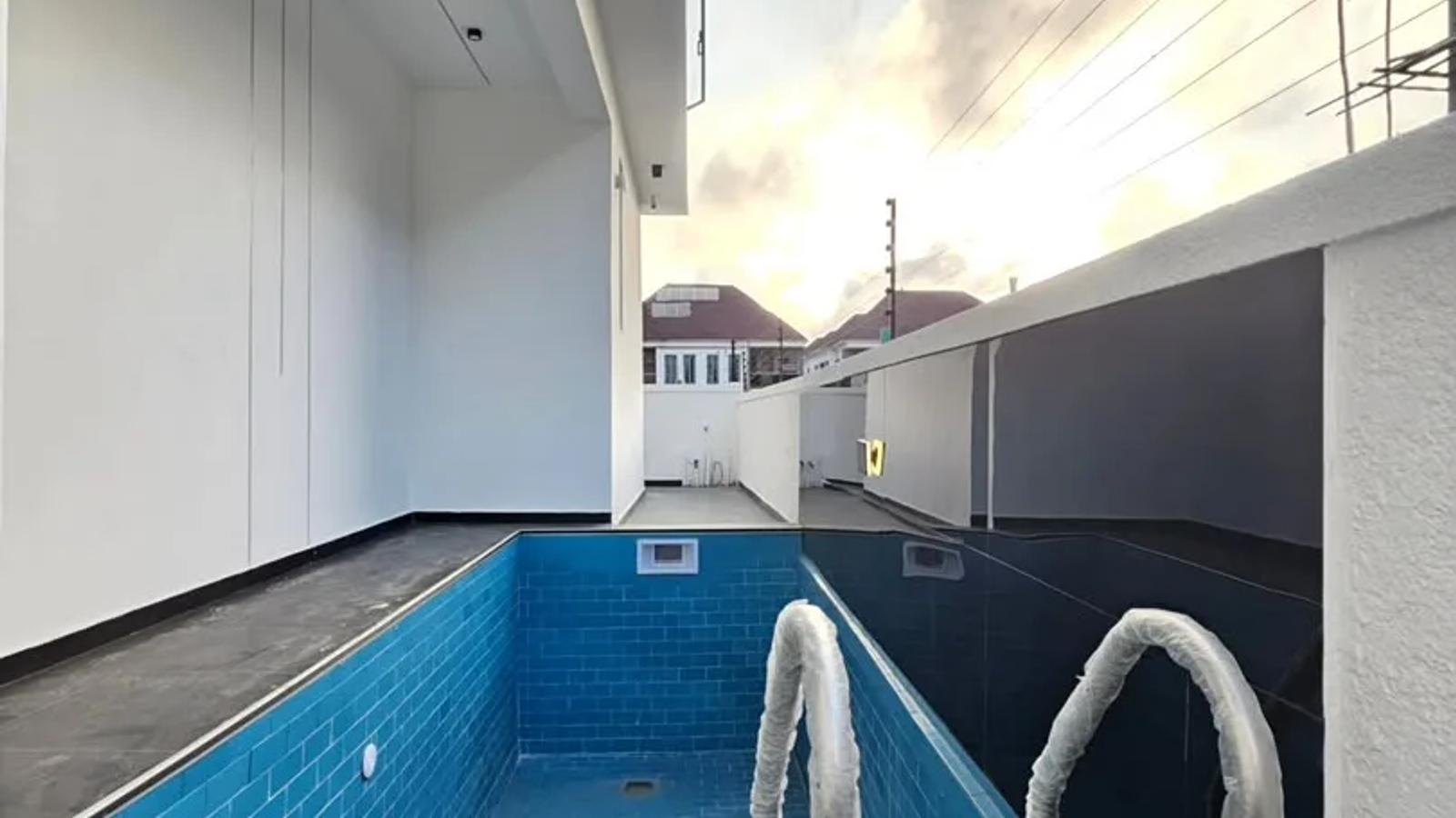 5 Bedroom Fully Detached Duplex
