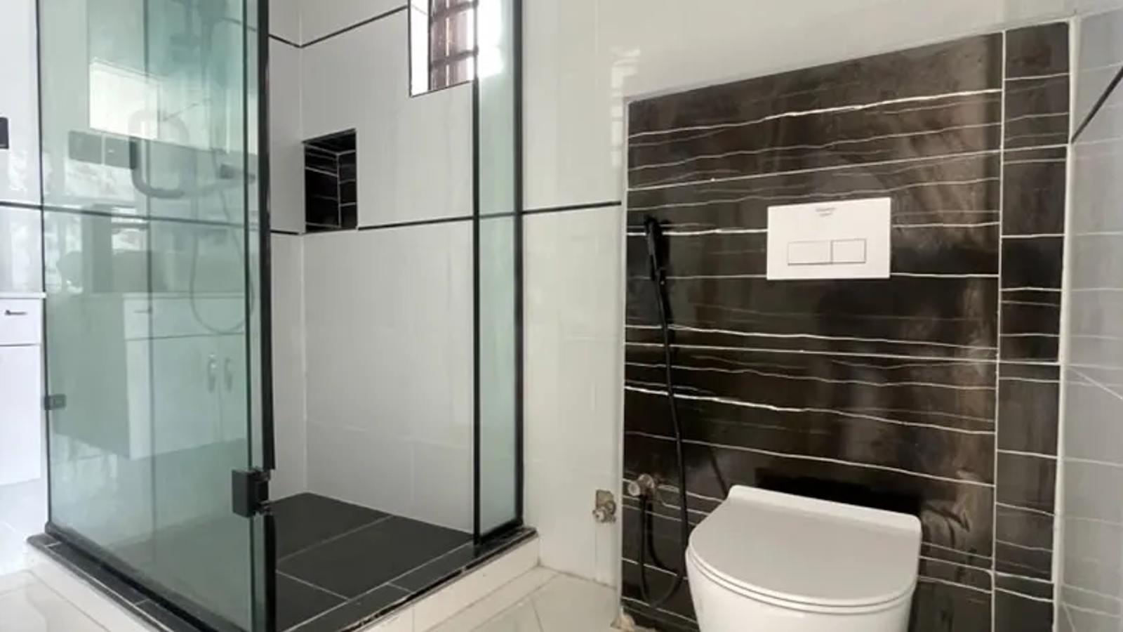 5 Bedroom fully Detached Duplex
