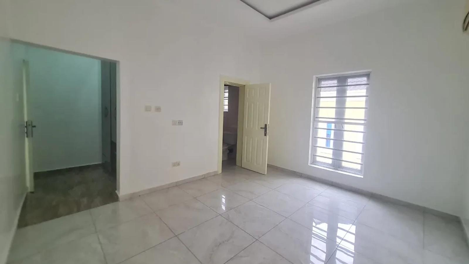5 Bedroom Fully Detached Duplex