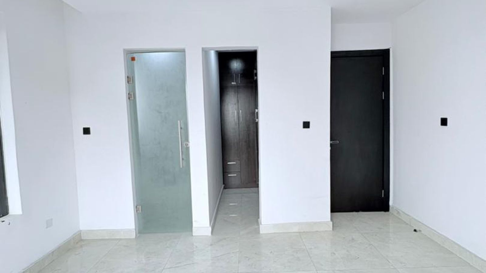 6 Bedroom Fully Detached Duplex