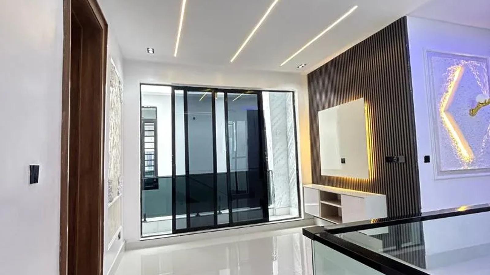 5 Bedroom Fully Detached Duplex