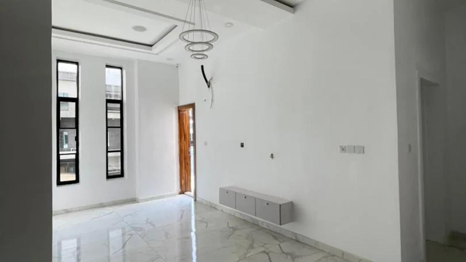 5 Bedroom Fully Detached Duplex