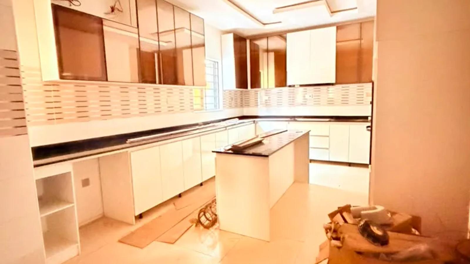 5 Bedroom Fully Detached Duplex
