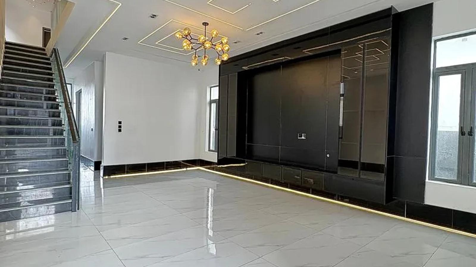 5 Bedroom Fully Detached Duplex