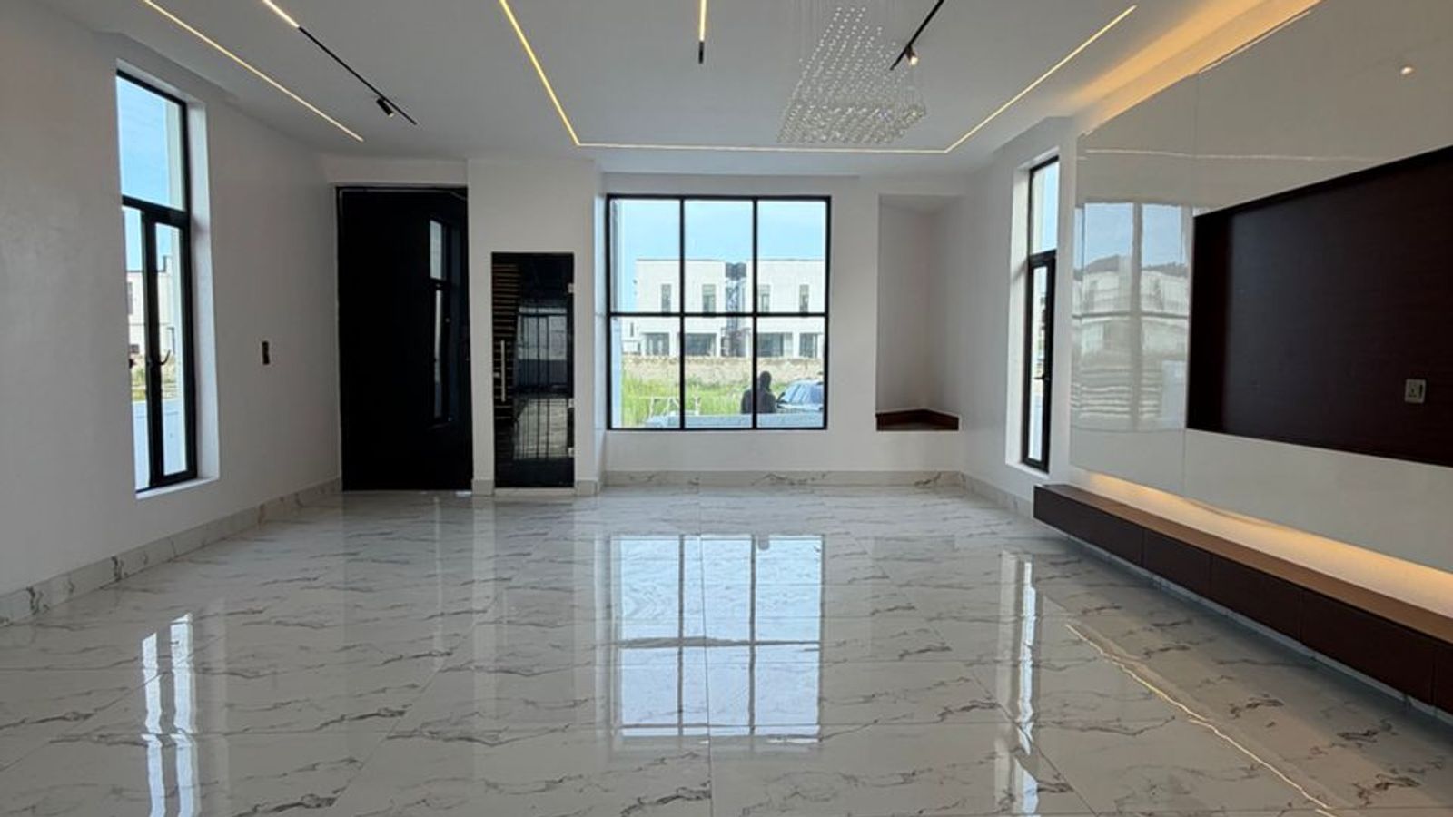 5 Bedroom Fully Detached Duplex