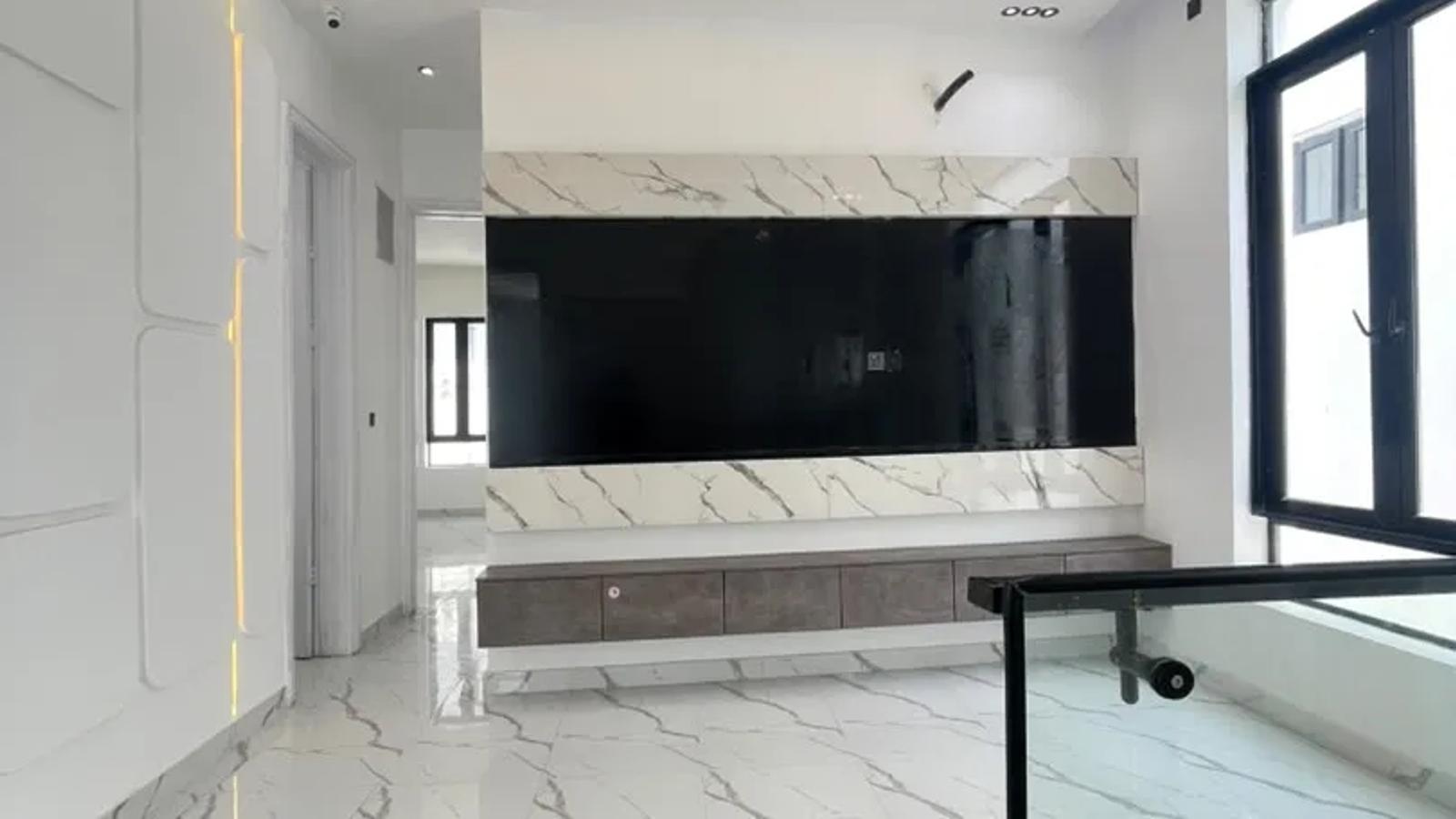 4 BEDROOM FULLY DETACHED DUPLEX WITH BQ