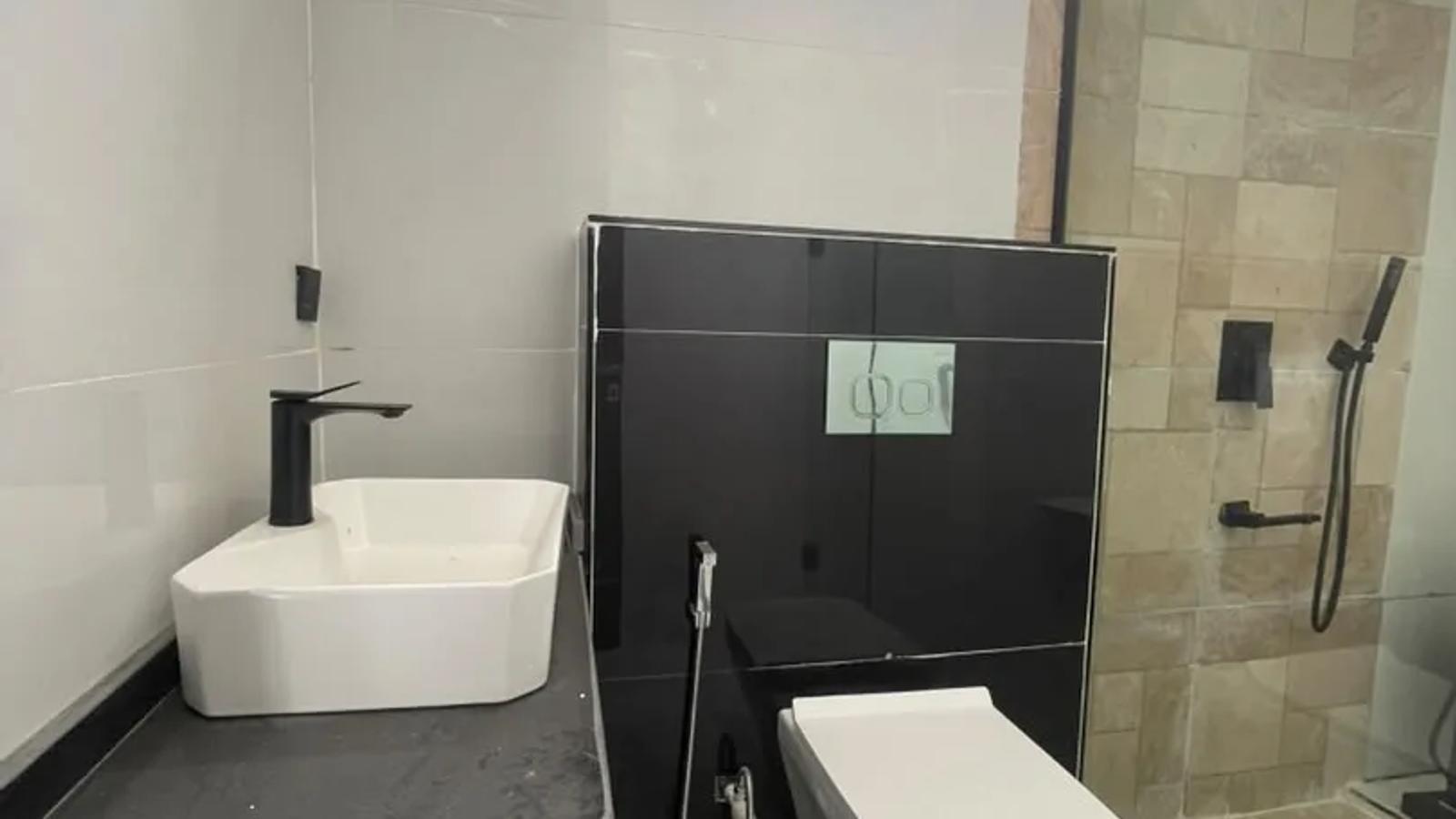 4 BEDROOM FULLY-DETACHED DUPLEX WITH BQ