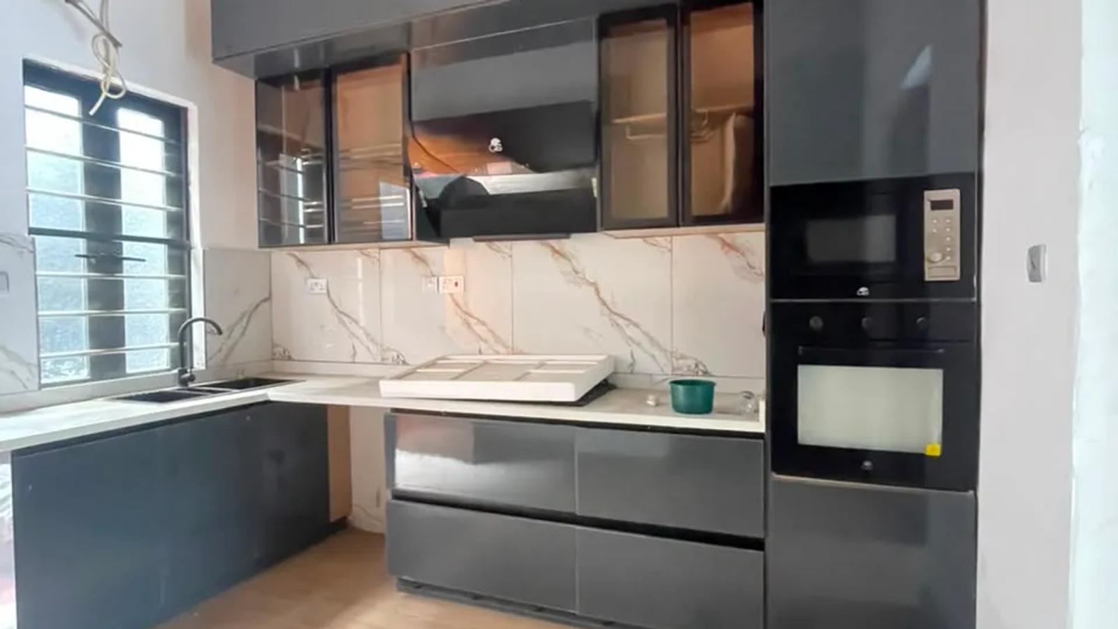 4 BEDROOM TERRACE WITH BQ