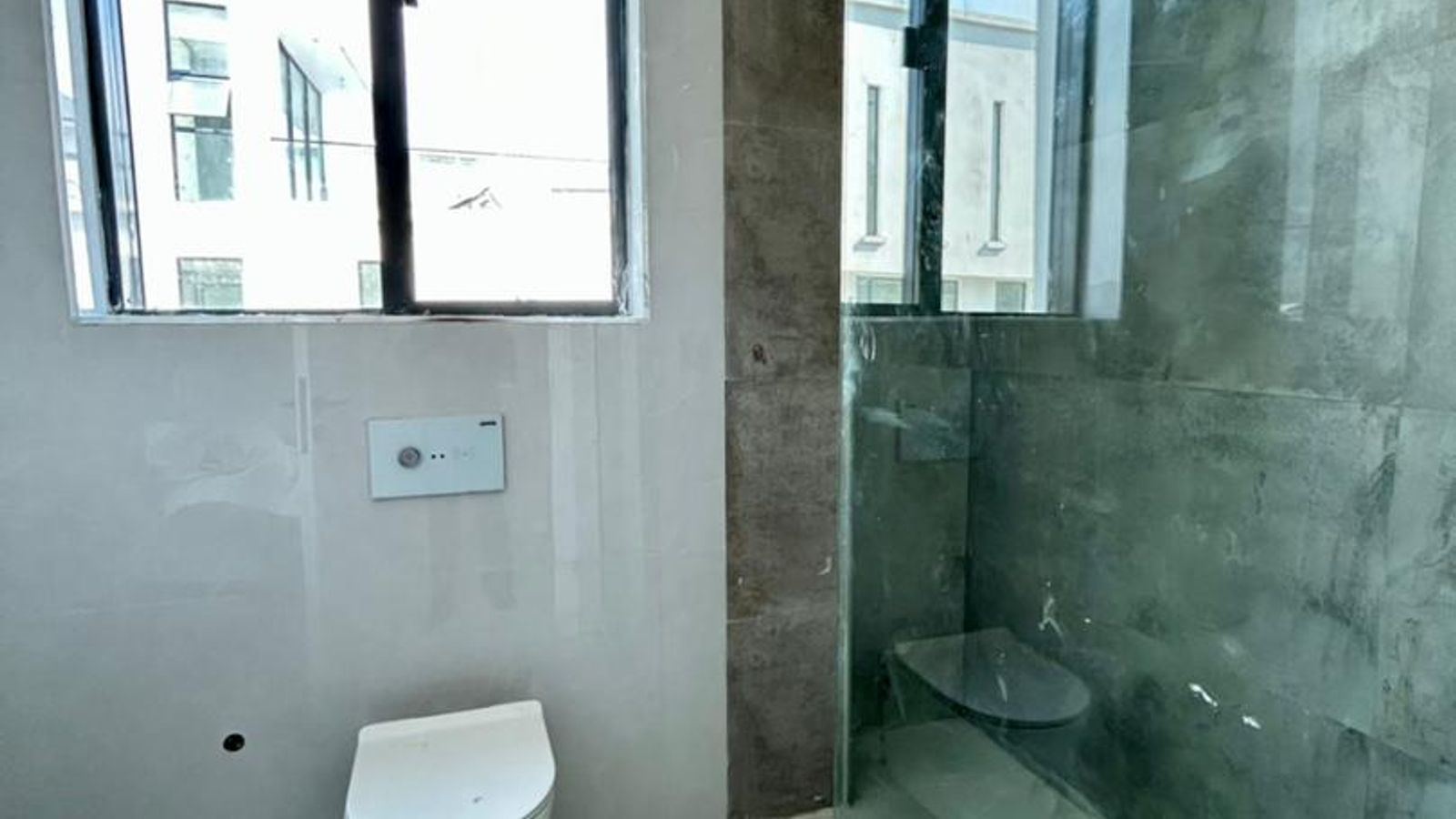 6 Bedroom Fully Detached Duplex