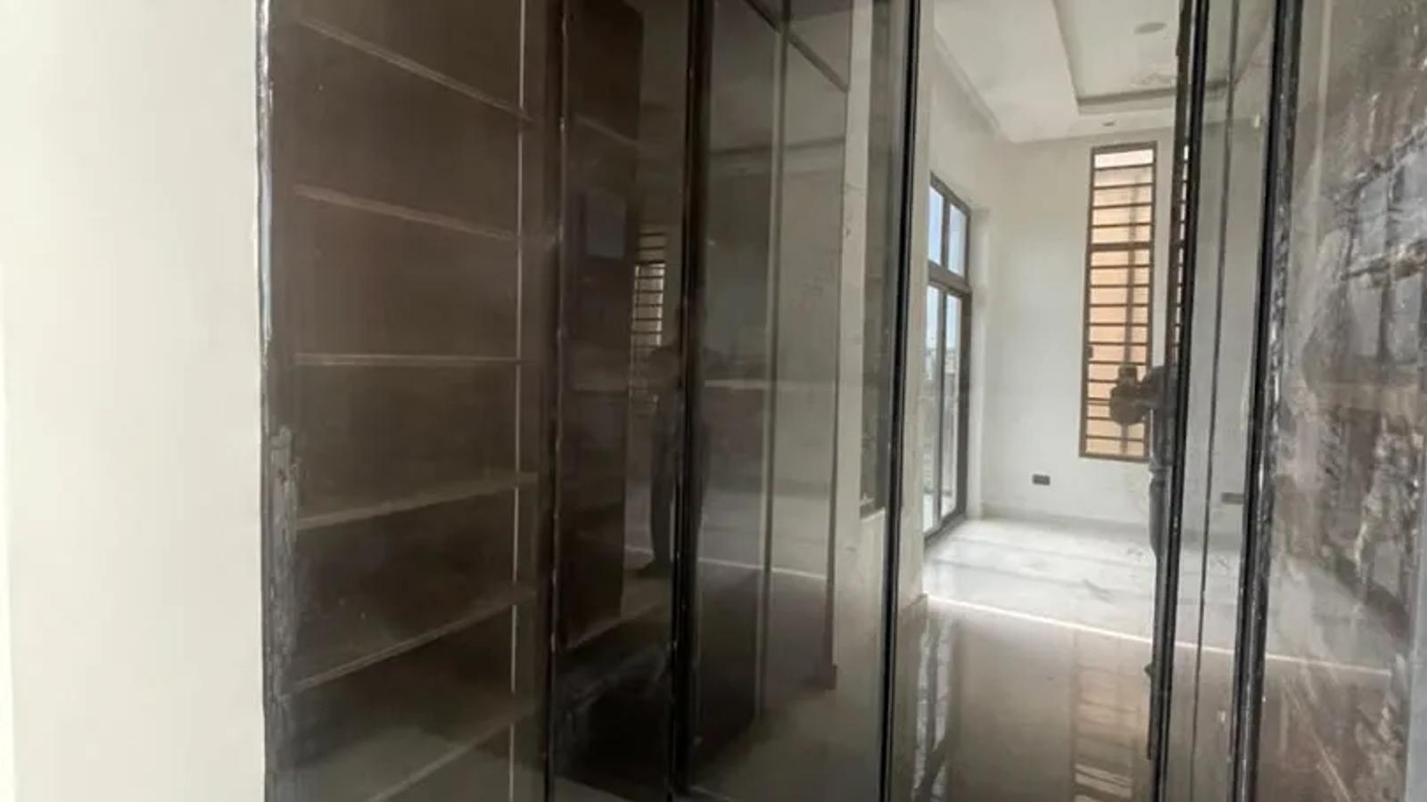 5 Bedroom Fully Detached Duplex