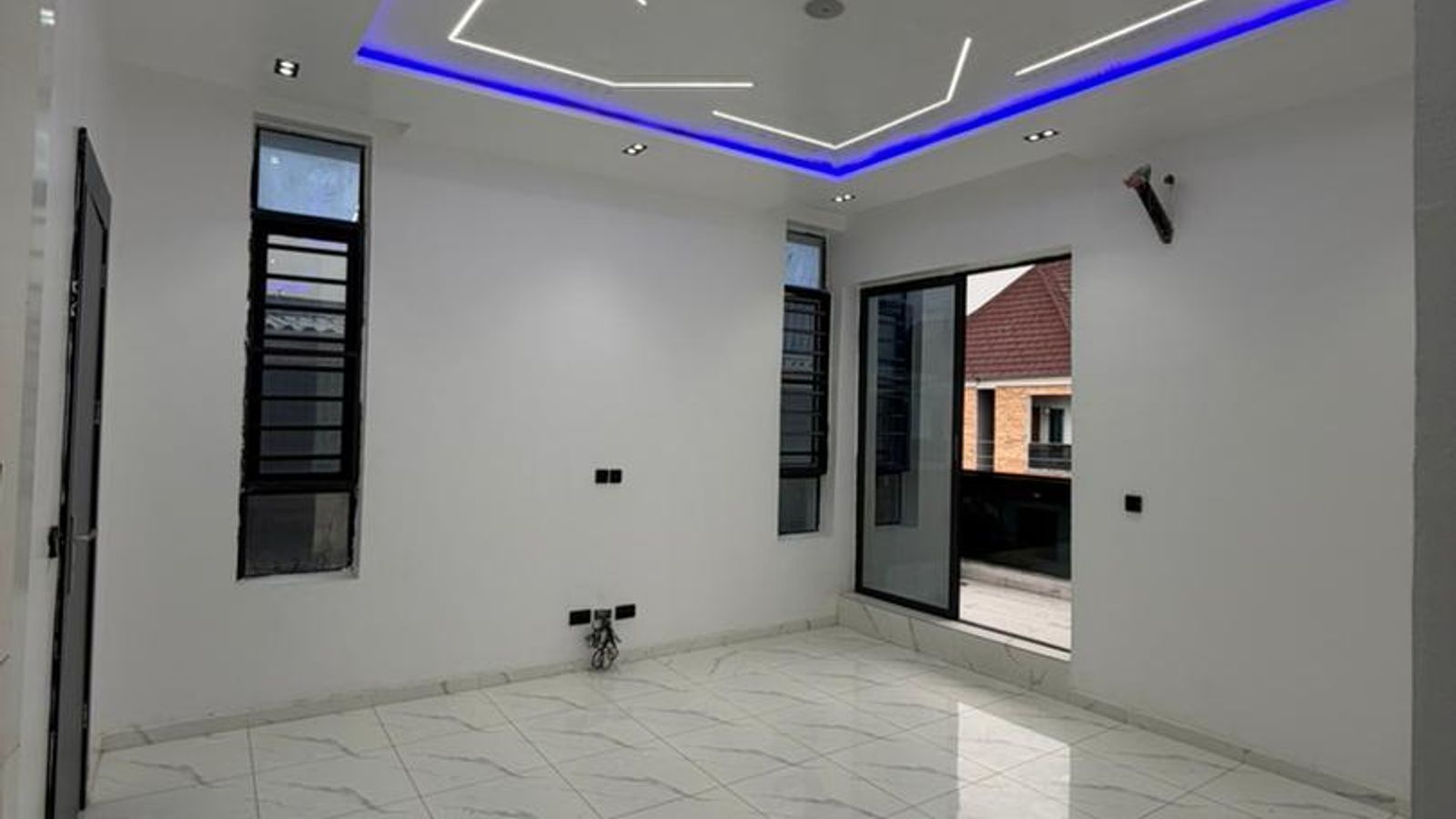 5 Bedroom Fully Detached Duplex