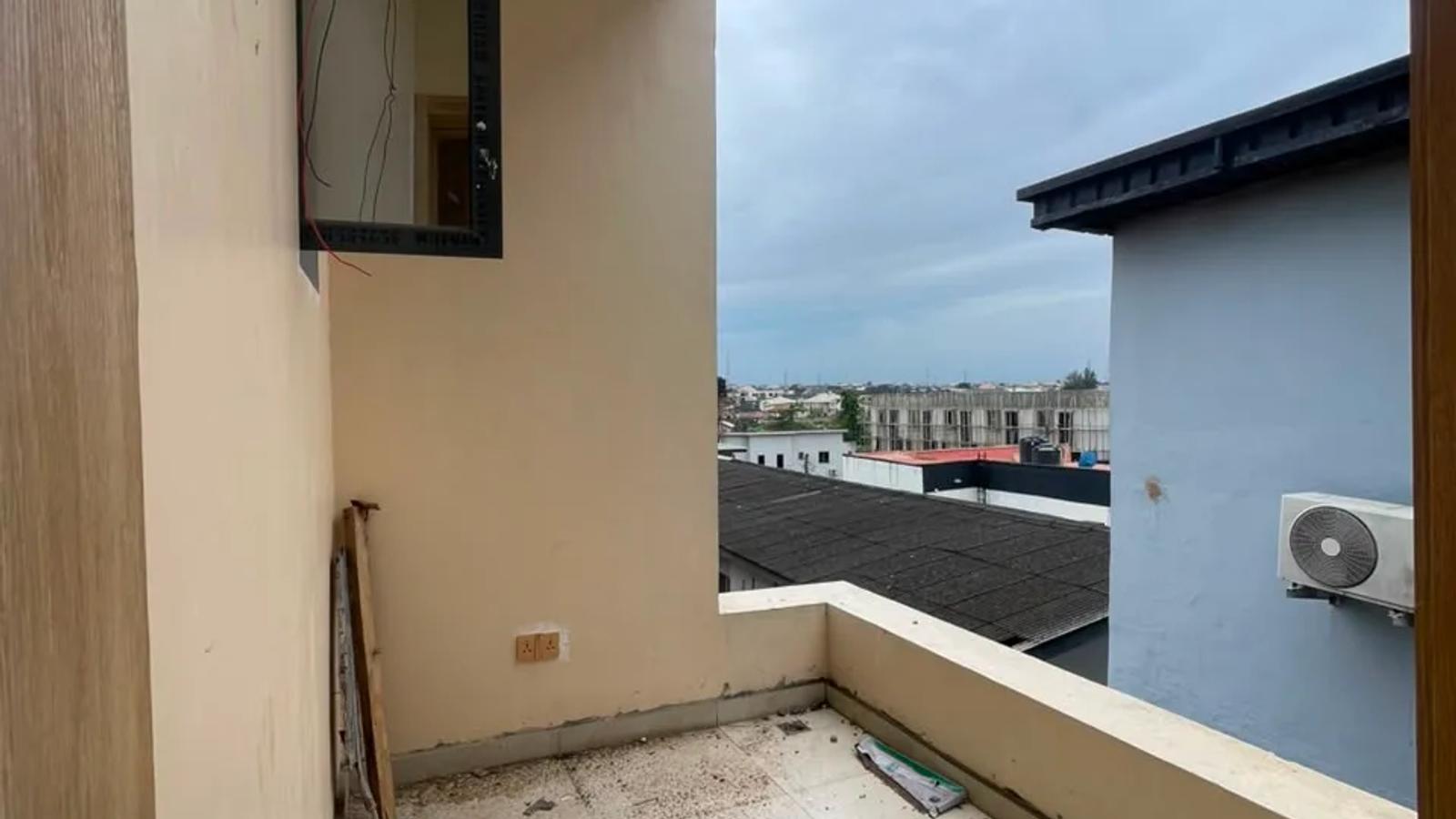 4 BEDROOM TERRACE WITH BQ