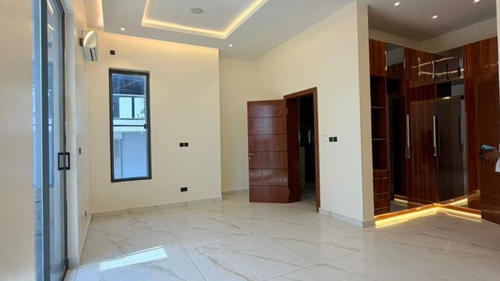 5 Bedroom Fully Detached Duplex