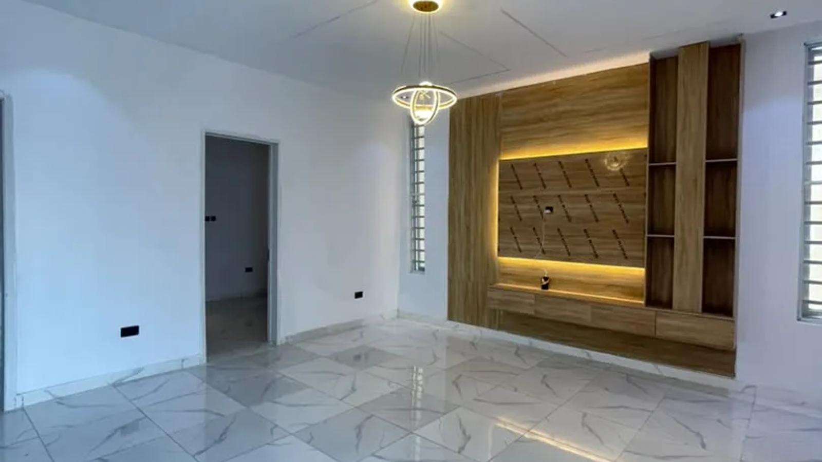 4 BEDROOM FULLY DETACHED DUPLEX