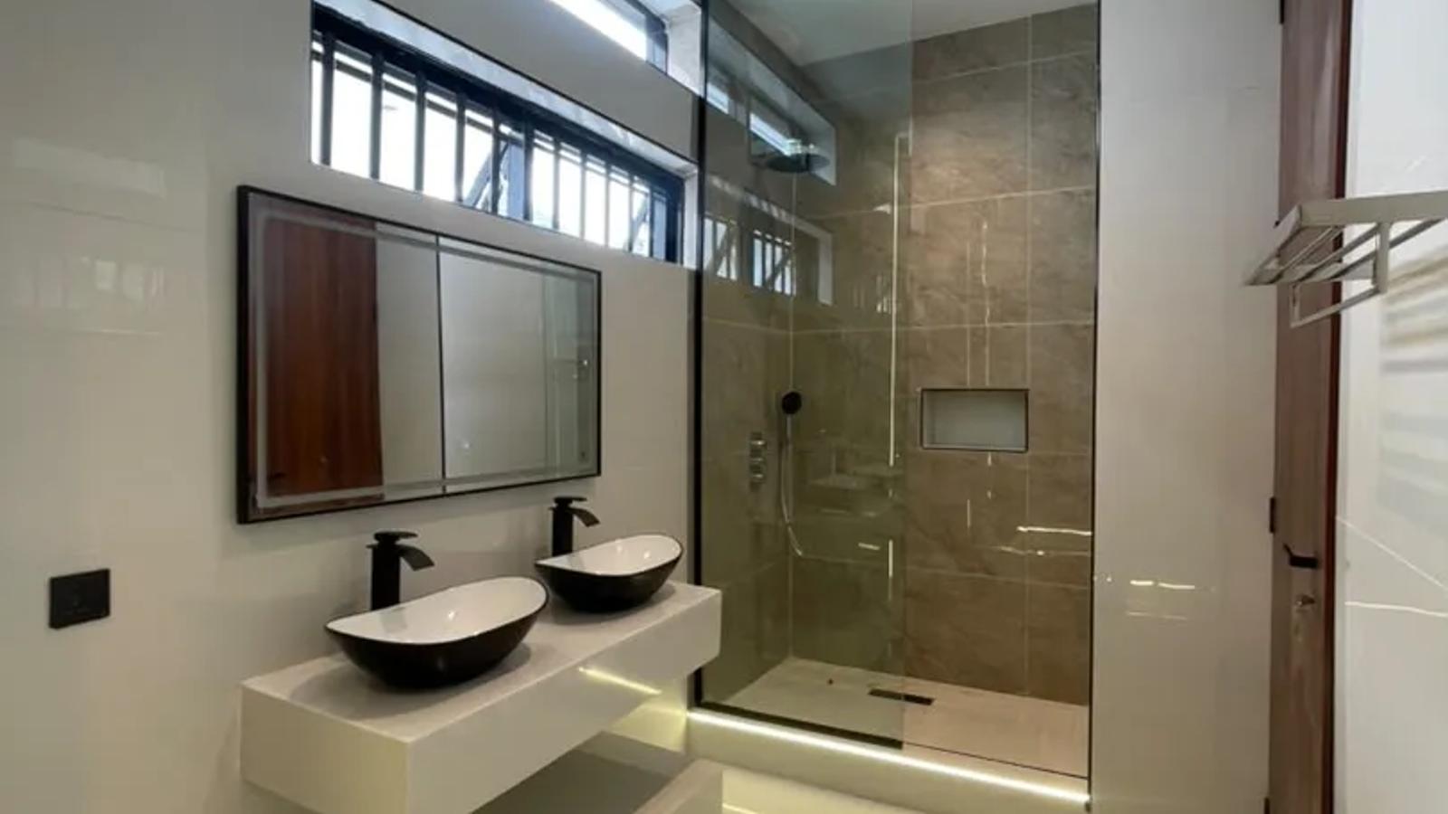 5 Bedroom Fully Detached Duplex