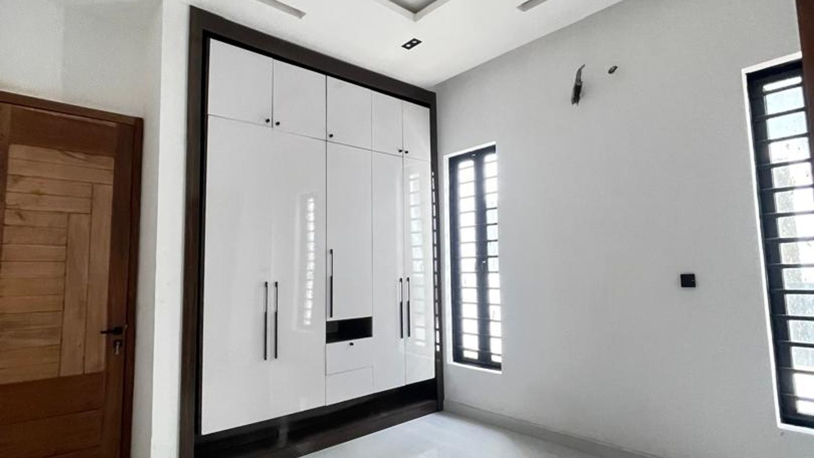 6 Bedroom Fully Detached Duplex