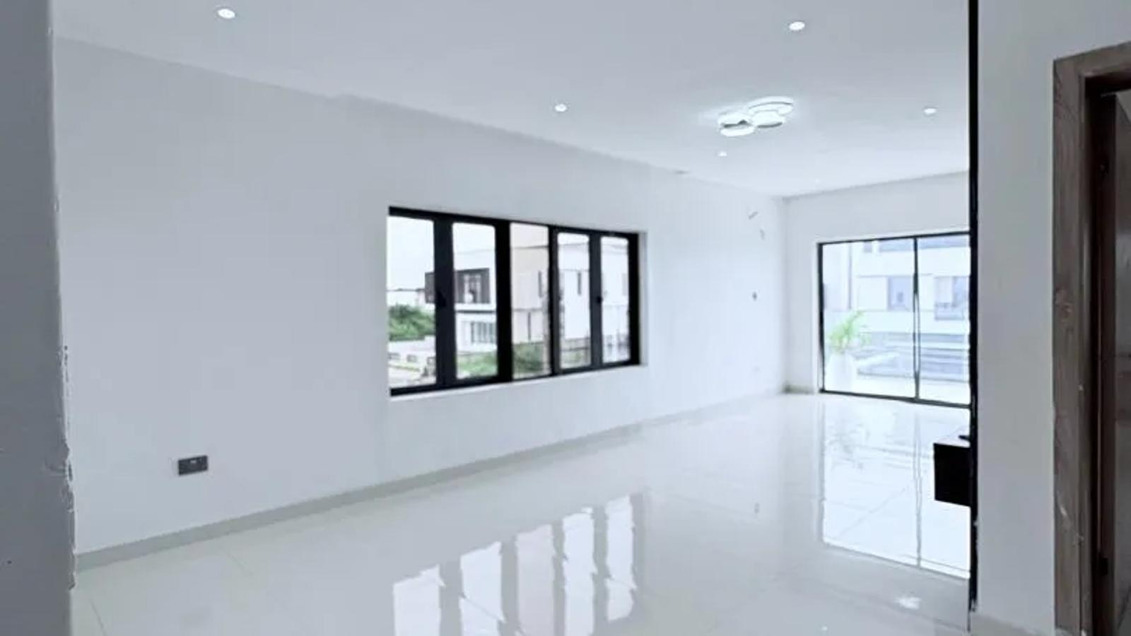 5 Bedroom Fully Detached Duplex