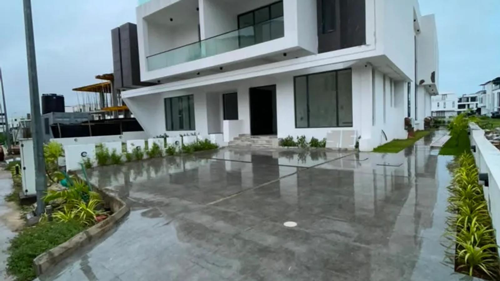 5 Bedroom Semi Detached Duplex Duplex