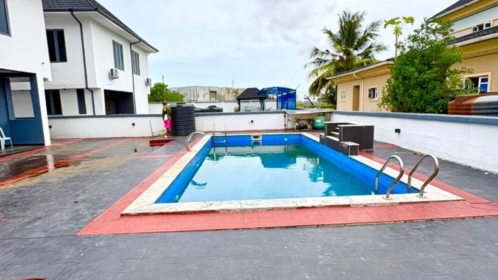 6 Bedroom Fully Detached Duplex