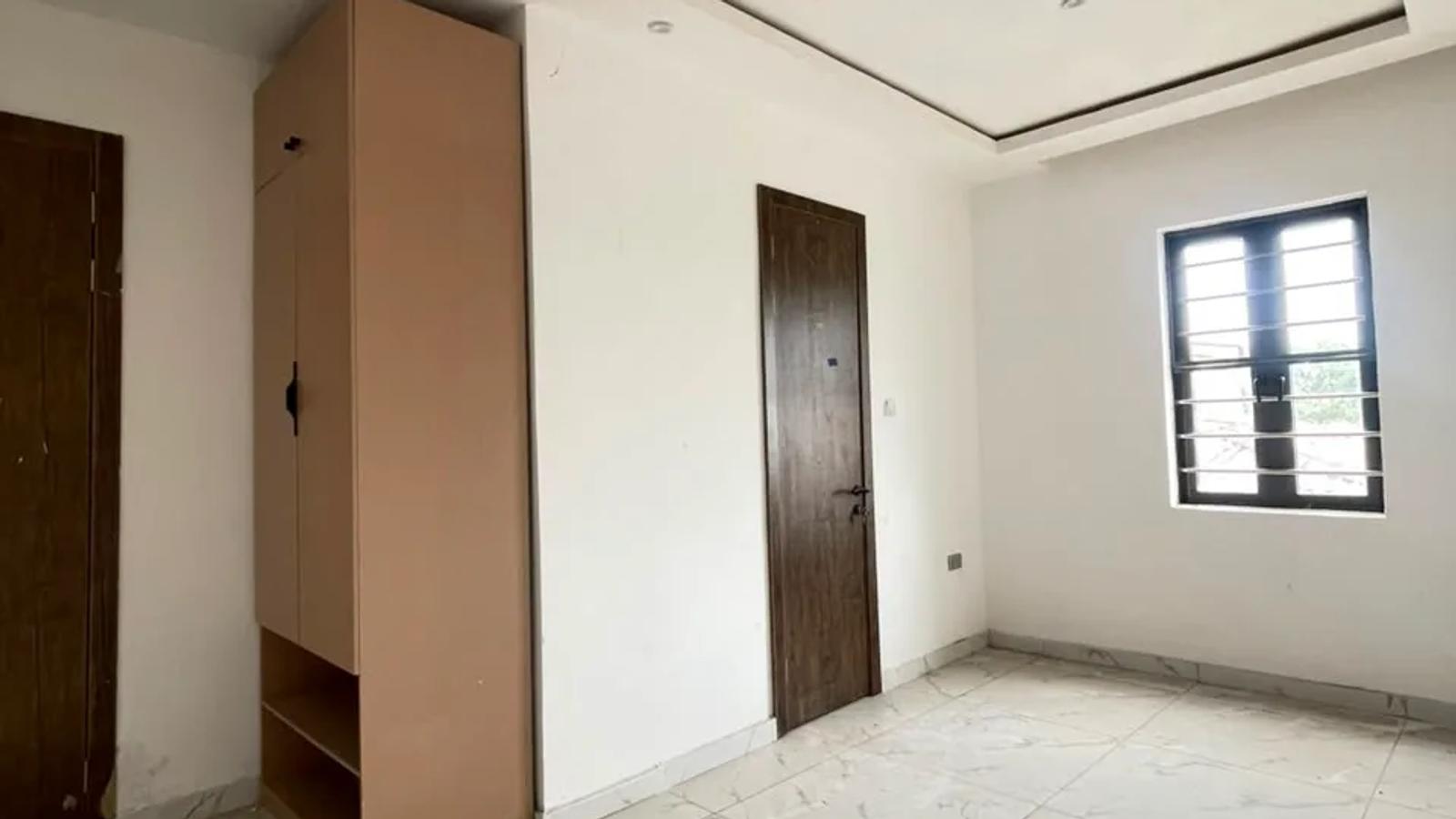 4 BEDROOM TERRACE WITH BQ